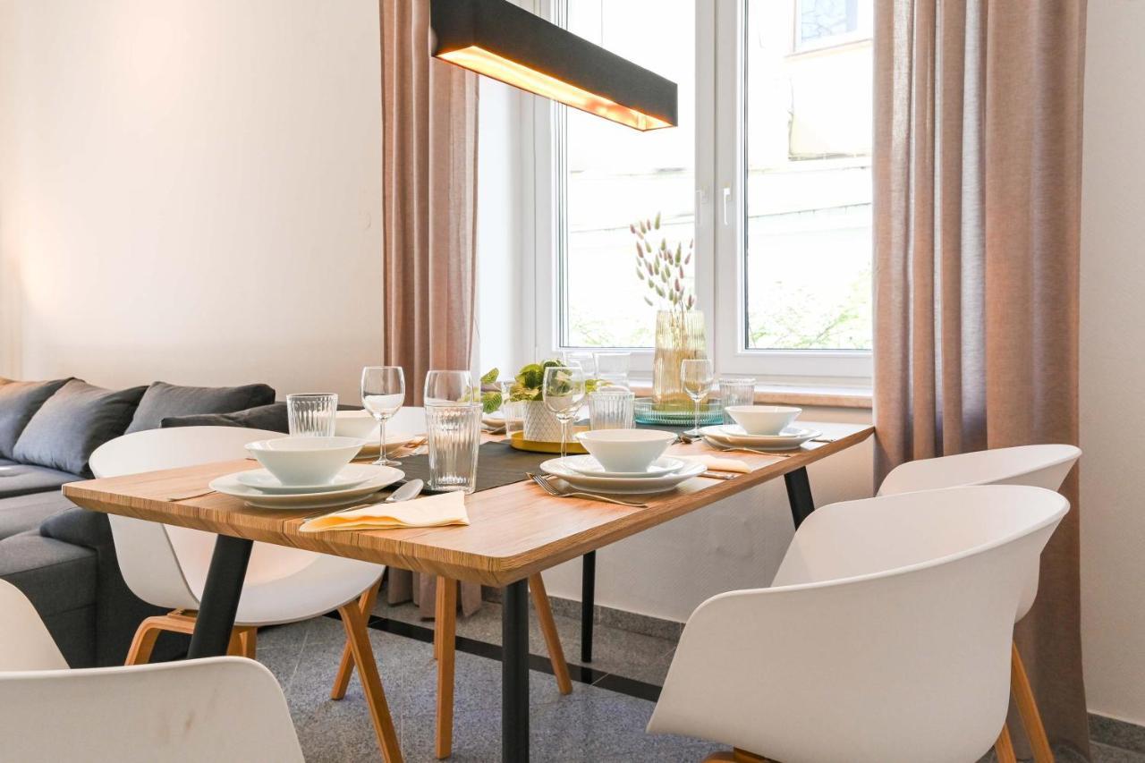 120Qm Denkmal Apartment In Krefeld Mit Stuck Und Garten - Beuys Apartments - Krefeld Exteriör bild